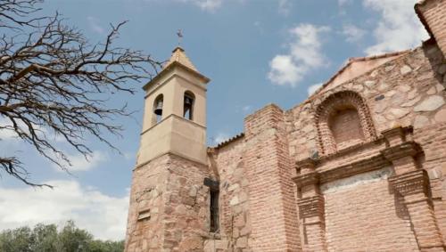 3.-ischilin-viejo.-Paisaje-de-sus-pinturas-inspiracion-arquitectonica-de-la-iglesia-para-sus-ateliers.-Iglesia-de-Ischilin